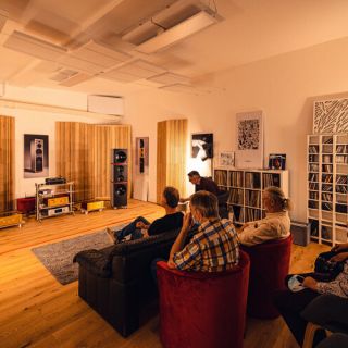 参考极品系统2号音箱的惊艳亮相